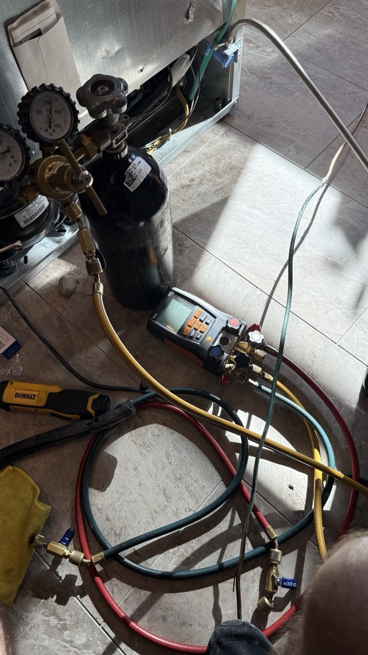 Refrigerator sealed system repair with professional gauges